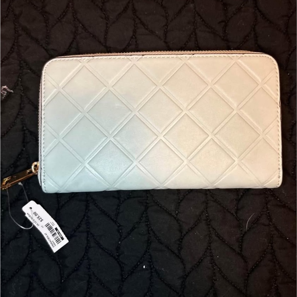 Quilted White Zip Wallet